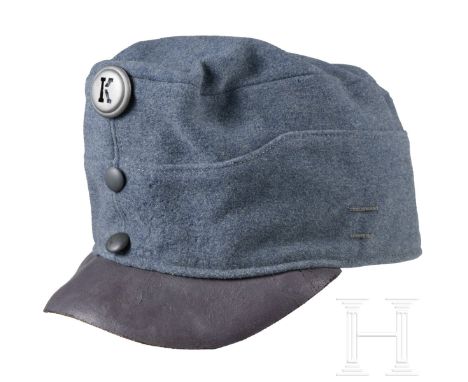Hechtgraue Feldkappe M 1908 für Mannschaften der Landwehr Hechtgrauer Wollstoff (vereinzelt kleine Löcher), grau lackierter L