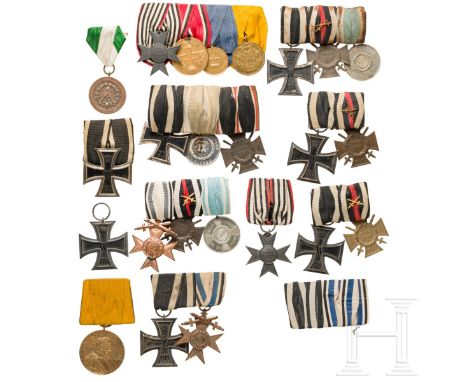 Kleine Sammlung Ordensschnallen Eine vierteilige preußische Schnalle mit dem Verdienstkreuz für Kriegshilfsdienst 1916, der R