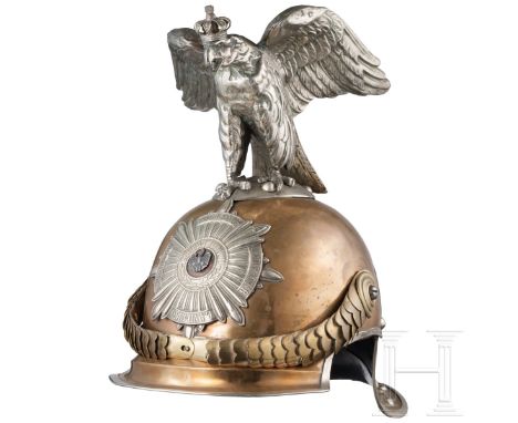 Helm M 1867 für Mannschaften des Regiments Garde du Corps oder der Gardekürassiere Tombakglocke mit neusilbernen Einfassungen