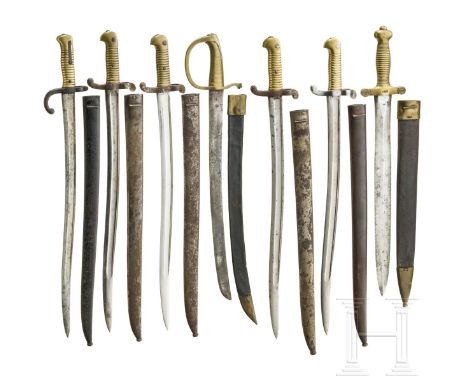 Sieben Seitengewehre, Frankreich, 19. Jhdt. Faschinenmesser M 1831 mit Gladiusklinge (fleckig), Herstellerstempel "Talabot Fs
