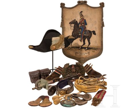 Sammlung Militaria, meist Bayern, 19./20. Jhdt. Zweispitz für bayerische Beamte, der Korpus mit schwarzem Mohairbezug, seitli