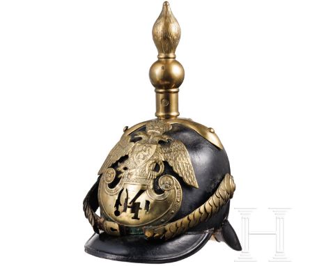 Helm M 1844 für Mannschaften des 94. Infanterieregiments,Russland, um 1850 Hoher Lederhelm, komplett mit Beschlägen aus Messi