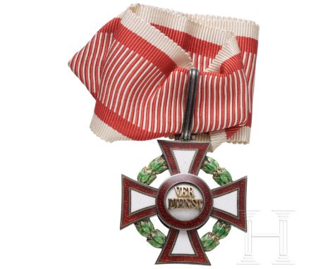 Militärverdienstkreuz 2. Klasse mit Kriegsdekoration Silber, beidseitig emailliert, an der Öse die Punze "R-S" und Kopfpunze 