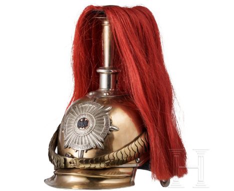 Helm M 1867 für Trompeter des Regiments Garde du Corps oder der Gardekürassiere Tombakglocke (kleine Dellen), hinten gegratet