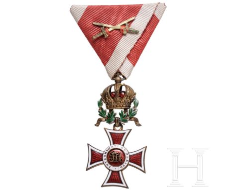 Leopold-Orden - Ritterkreuz mit Kriegsdekoration Bronze mit Vergoldungsspuren, beidseitig emailliert, an den Pendilien die St