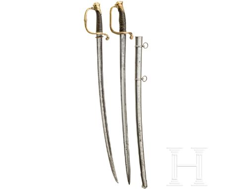 'Zwei Säbel für Offiziere der Infanterie, 19. Jhdt. Säbel M 1854 für Offiziere der Garde-Infanterie, am Rücken der Klinge (fl