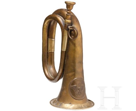 Signalhorn/-trompete Kammerstück aus Messing mit Neusilberbeschlägen, auf dem Trichter ein aufgelegter preußischer Wappenschi