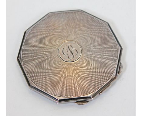 An Art Deco hallmarked silver compact, diam. 6.5cm.