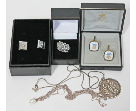 A mixed lot comprising a pair of Royal Copenhagen cufflinks, a pair of Moss Bros cufflinks, a ring marked '925', a hallmarked