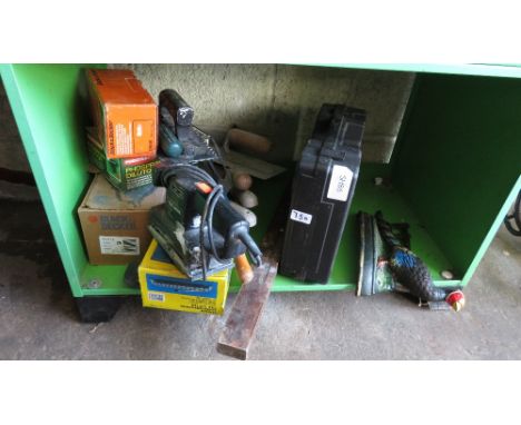 VIEWING/COLLECTION FOR THIS LOT IS AT ACCESS HOUSE, 157 THE BUTTS, FROME, BA11 4AQ VARIOUS TOOLS INCLUDING AN ELECTRIC SANDER