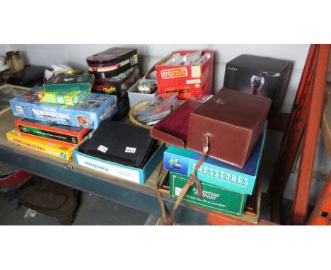 VIEWING/COLLECTION FOR THIS LOT IS AT ACCESS HOUSE, 157 THE BUTTS, FROME, BA11 4AQ BOARD GAMES, AERATOR &amp;,DECANTER SET, S