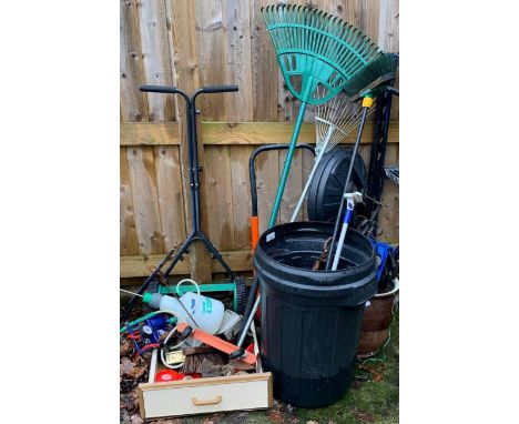 COLLECTION OF GARDEN TOOLS, RUBBISH BIN, CAR FOOT PUMP, HOZELOCK SPRAYER, BRUSHES ETC
