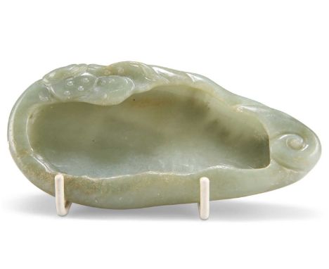 A COLLECTION OF CHINESE JADE including a pierced circular jade pendant plaque, 4.3cm diameter; and a jade pendant plaque, car