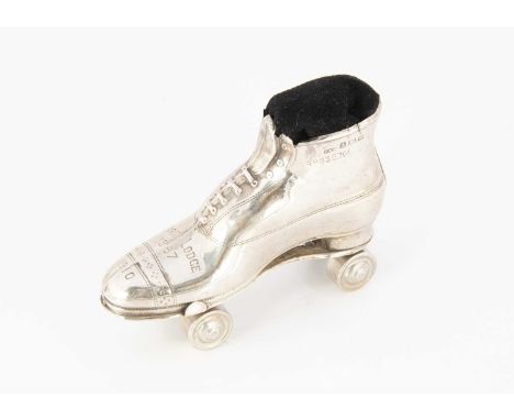 An Edwardian silver novelty pin cushion by Crisford &amp; Norris, 7cm long, modelled as a roller skate, Birmingham 1909, some