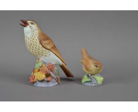 Two Royal Worcester ceramic bird figurines, comprising a thrush, numbered 3234, 11.5cm high and a smaller wren, numbered 3198