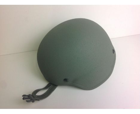 US Army Kevlar Combat Helmet - Fully Lined - Medium 