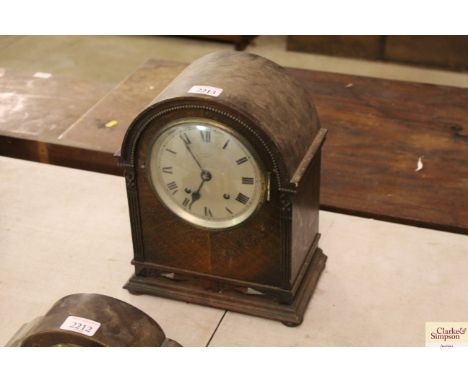 An early 20th Century oak cased mantel clock, 8-day movement striking on a gong 