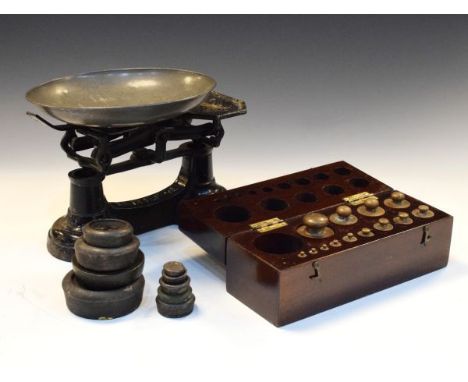 Early 20th Century grocer's cast iron scales to weigh 7lbs, together with a wooden case containing a selection of weights  