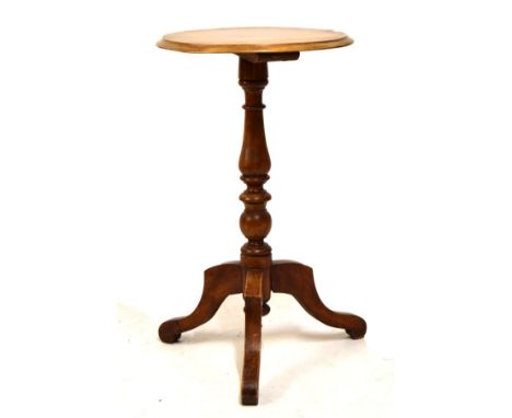 Victorian walnut circular topped tripod table, 43cm diameter  