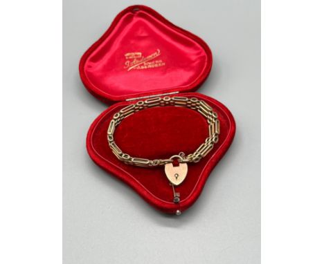Antique/ vintage 9ct gold gate bracelet. Comes with original box. [17.36grams] 