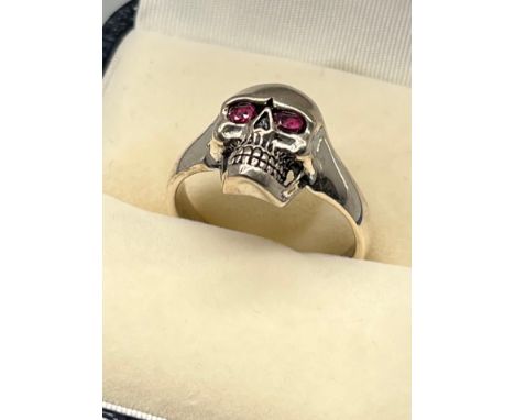 A Silver 925 skull ring with red eyes. [Ring size P] 
