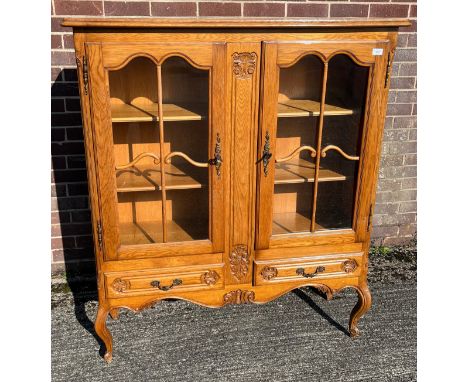 A Vintage light oak two section bookcase/ display cabinet. Supported on cabriole legs. Comes with keys. [140x120x35cm] 