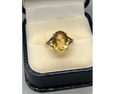 A 9ct gold and Citrine style stone ring. [3.36grams] [Ring size K] 