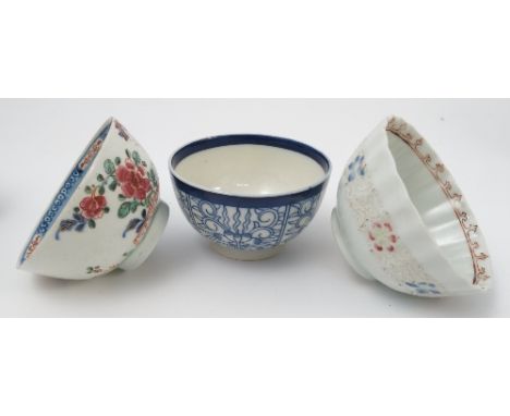 A group of 18th/19th century English porcelain tea bowls, to include Derby, Worcester, Caughley, New Hall, etc, decorated in 
