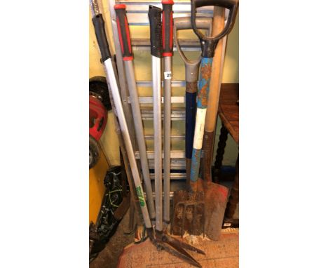 SELECTION OF GARDENING TOOLS