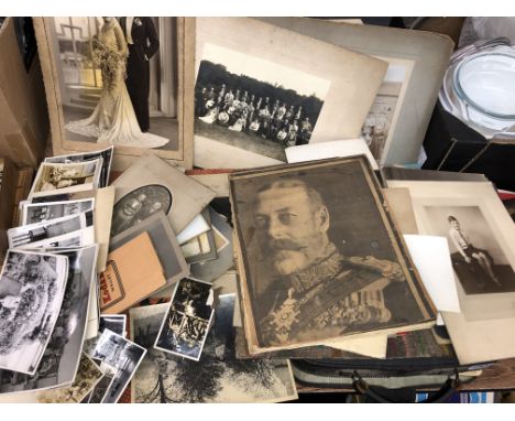 SELECTION OF EARLY 20TH CENTURY PORTRAIT PHOTOGRAPHS AND EPHEMERA