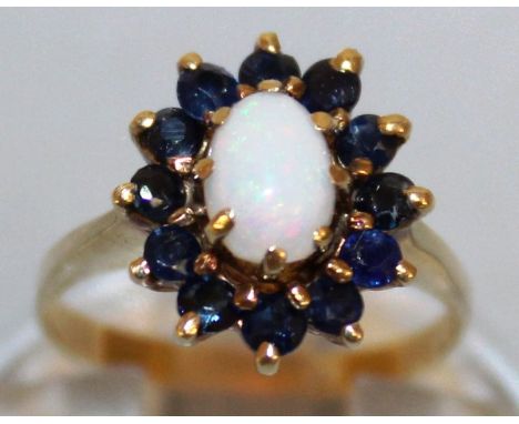 AN OPAL AND SAPPHIRE CLUSTER RING. 