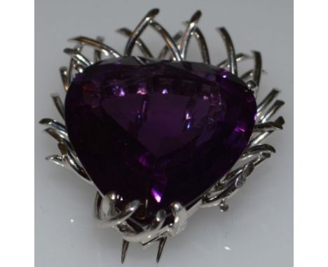 A SUPERB LARGE HEART SHAPED AMETHYST BROOCH PENDANT set in 18ct white gold. 