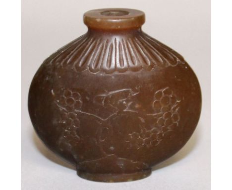 A CHINESE BROWN JADE SNUFF BOTTLE, 2.1in high. 