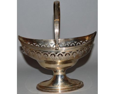 A GEORGE III BOAT SHAPED PIERCED PEDESTAL SUGAR BASIN with reeded edge and swing handle. London 1790. Maker: The Batemans. 
