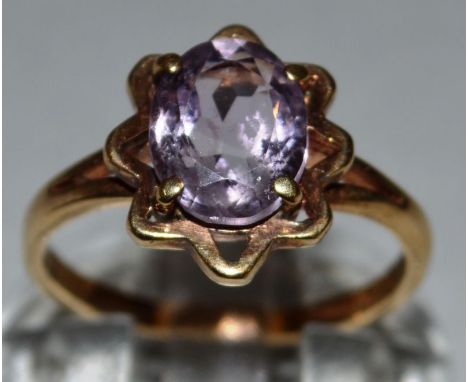 AN AMETHYST DRESS RING set in 9ct yellow gold. 