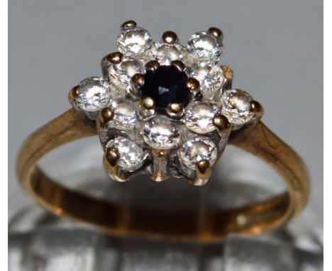 A WHITE AND BLUE CLUSTER RING in 9ct yellow gold. 