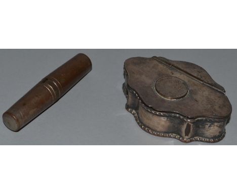 A SMALL SHAPED PLATED SNUFF BOX and a DRUM SHAPED SCREWDRIVER SET. 