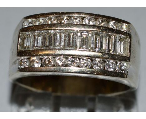 A SUPERB 14ct GOLD, DIAMOND AND BAGUETTE RING. 