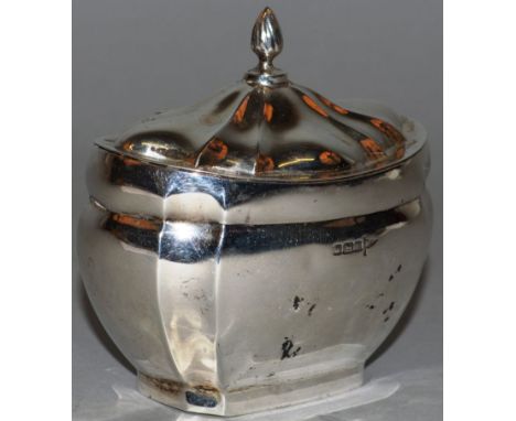 A WALKER & HALL OVAL TEA CADDY AND COVER. Sheffield 1915. 