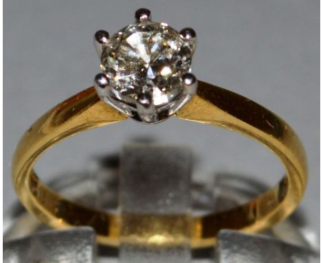 A GOOD SOLITAIRE DIAMOND RING, round brilliant cut, approx. .85cts set in 18ct yellow gold. Sold with E.D.R. Jewellery Report