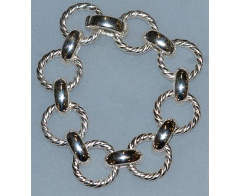 A “GUCCI” STYLE SILVER BANGLE. 