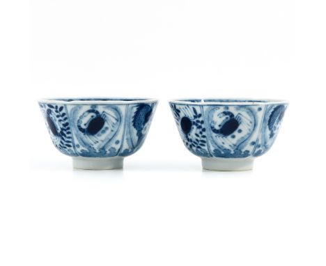 Depicting sea creatures, marked with double ring and jade symbol, saucers are 10 cm. in diameter. 