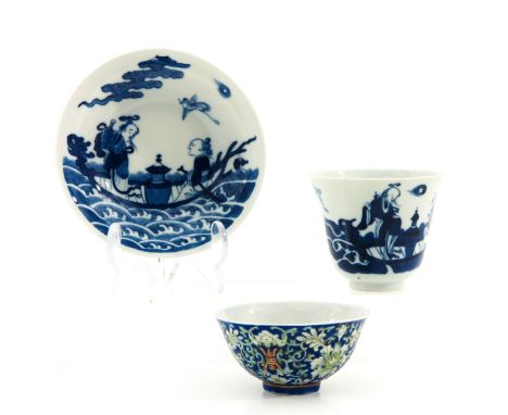 Cup and Saucer depicting Chinese figures in boat with saucer 13 cm. in diameter, in addition to polychrome decor cup 9 cm. in