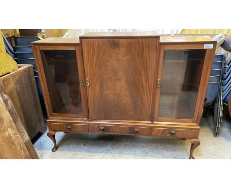  Sale Item:    DISPLAY CABINET   Vat Status:   No Vat   Buyers Premium:  This lot is subject to a Buyers Premium of 17.5% + V