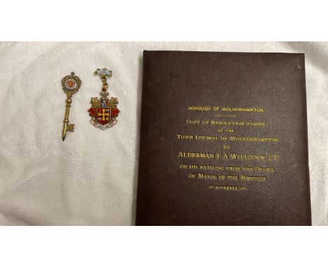  Sale Item:    COPY RESOLUTION  CRESTED KEY &amp; PAST MAYOR MEDAL  Vat Status:   No Vat   Buyers Premium:  This lot is subje