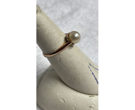  Sale Item:    9 CT GOLD PEARL RING - SIZE N   Vat Status:   No Vat   Buyers Premium:  This lot is subject to a Buyers Premiu
