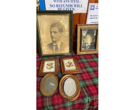  Sale Item:    BOX MISC PICTURES   Vat Status:   No Vat   Buyers Premium:  This lot is subject to a Buyers Premium of 17.5% +