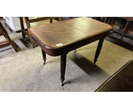  Sale Item:    SMALL MAHOGANY DINING TABLE (AF)   Vat Status:   No Vat   Buyers Premium:  This lot is subject to a Buyers Pre
