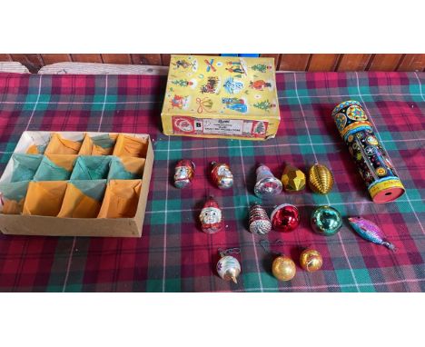  Sale Item:    BOX XMAS DECORATIONS &amp; KALEIDOSCOPE (AF)  Vat Status:   No Vat   Buyers Premium:  This lot is subject to a