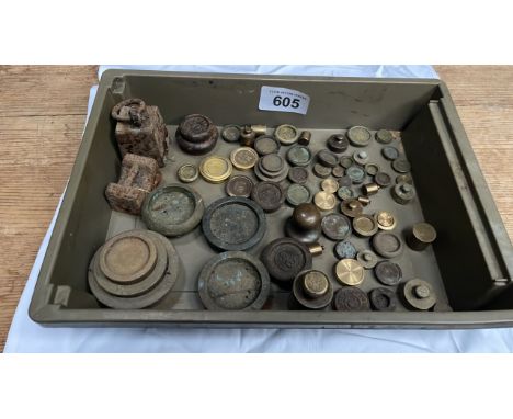  Sale Item:    BOX MIXED WEIGHTS   Vat Status:   No Vat   Buyers Premium:  This lot is subject to a Buyers Premium of 17.5% +